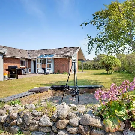 Holken 14, Comfortable Vacation In The Town Of Holiday home *