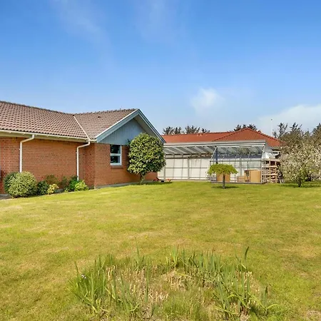 Holiday home Holken 14, Comfortable Vacation In The Town Of *